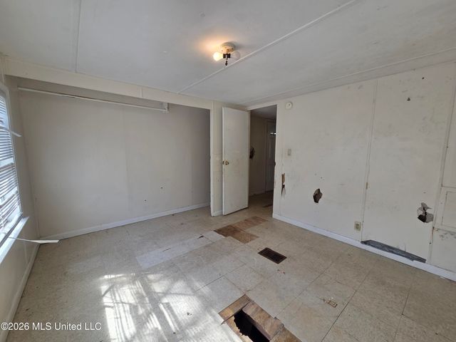 2517 N 9th Street, Ocean Springs, MS 39564