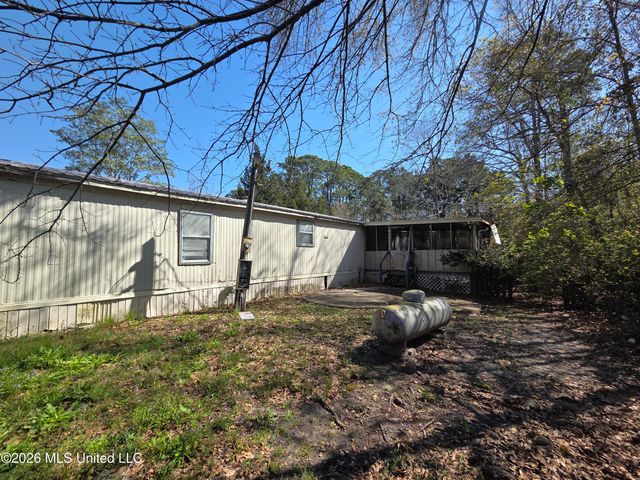 2517 N 9th Street, Ocean Springs, MS 39564