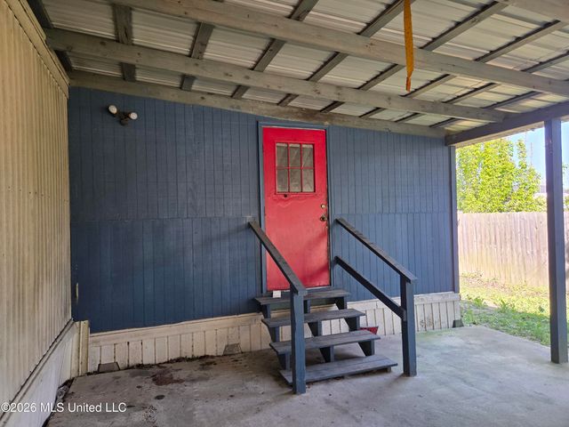 2517 N 9th Street, Ocean Springs, MS 39564