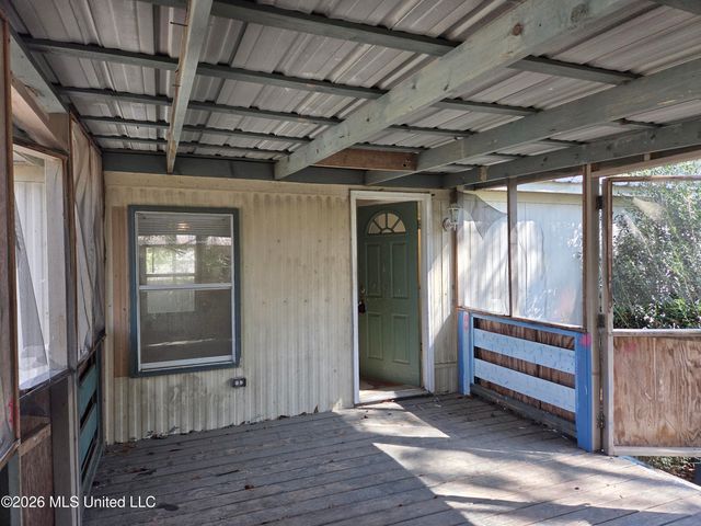 2517 N 9th Street, Ocean Springs, MS 39564