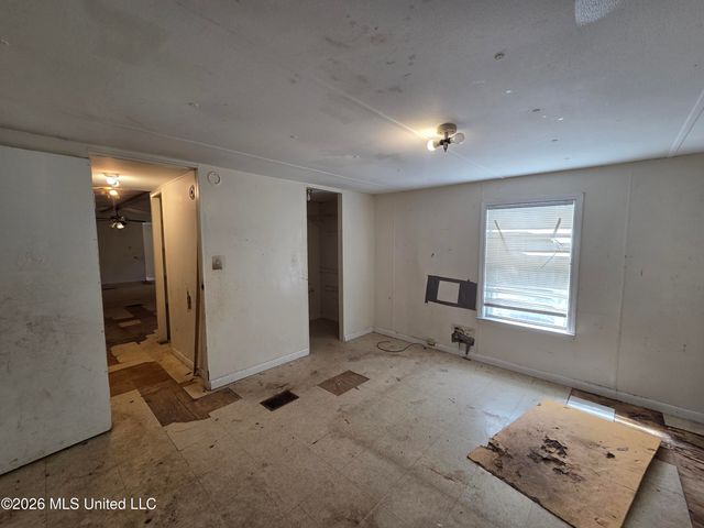 2517 N 9th Street, Ocean Springs, MS 39564