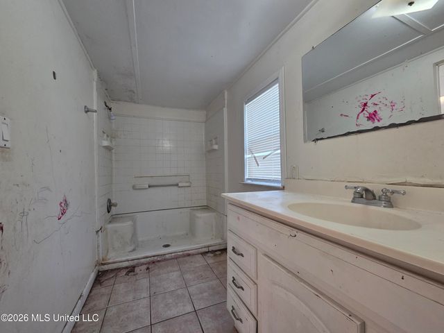 2517 N 9th Street, Ocean Springs, MS 39564