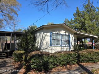 2517 N 9th Street, Ocean Springs, MS 39564