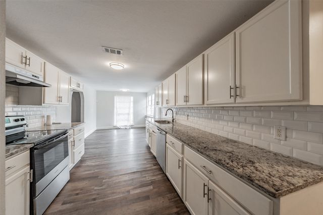 3123 Biway Street, Sansom Park, TX 76114