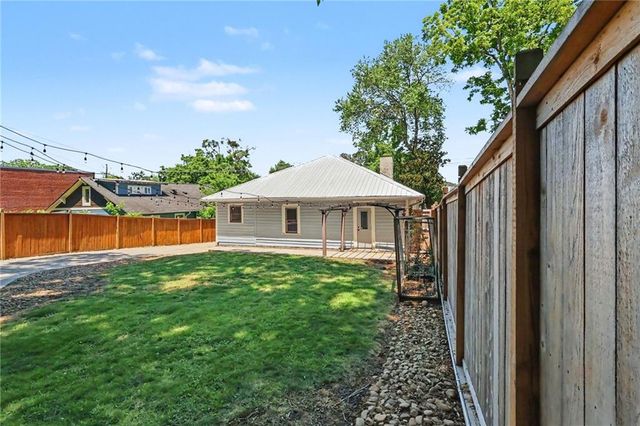 800 Bellemeade Avenue NW, Atlanta, GA 30318