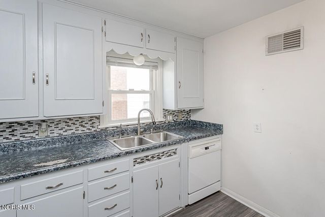 2426 Berdan Avenue, Toledo, OH 43613