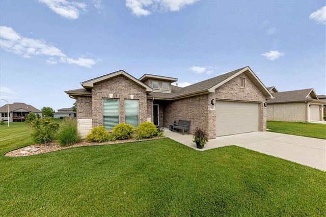 7528 Arapahoe Drive, Shawnee, KS 66227