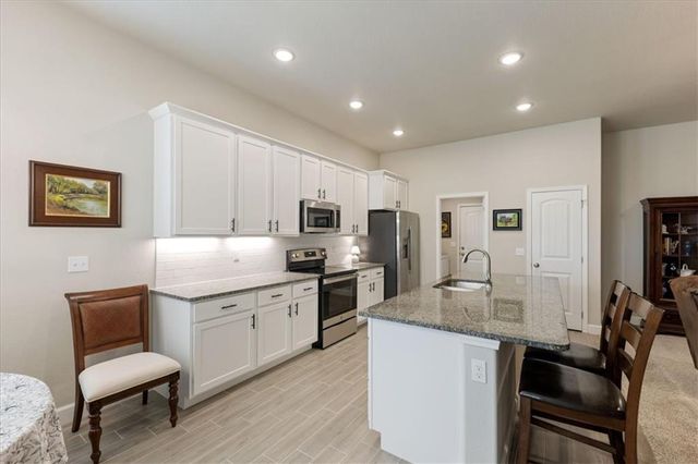 7528 Arapahoe Drive, Shawnee, KS 66227