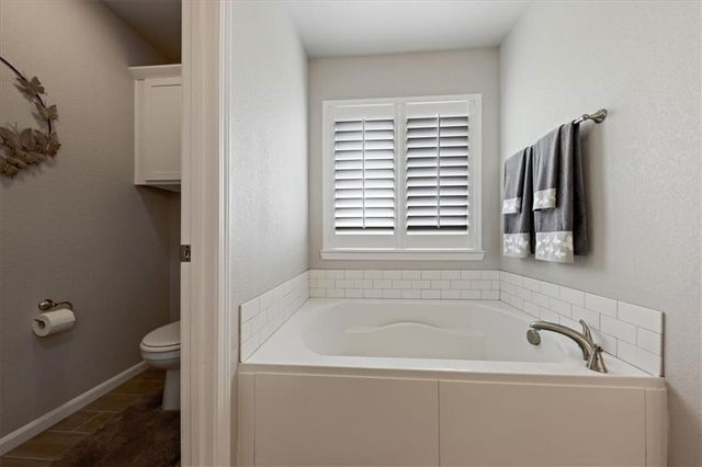 7528 Arapahoe Drive, Shawnee, KS 66227