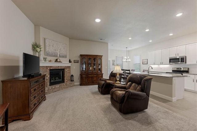 7528 Arapahoe Drive, Shawnee, KS 66227