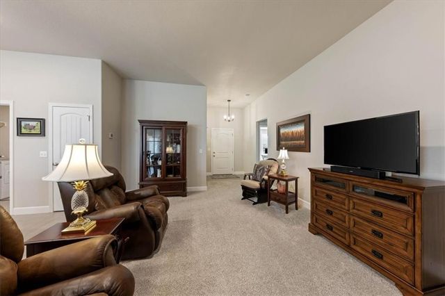 7528 Arapahoe Drive, Shawnee, KS 66227