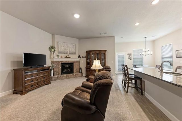 7528 Arapahoe Drive, Shawnee, KS 66227