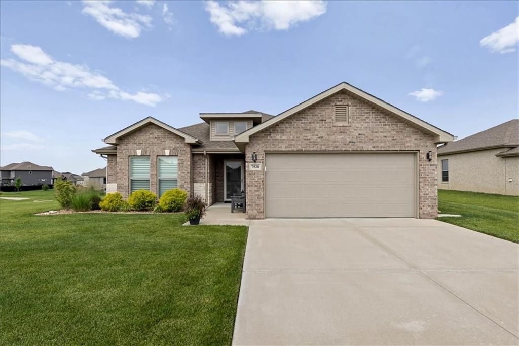 7528 Arapahoe Drive, Shawnee, KS 66227