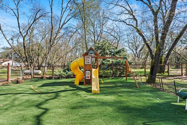 2661 Oak Lane Dr, Rescue, CA 95672