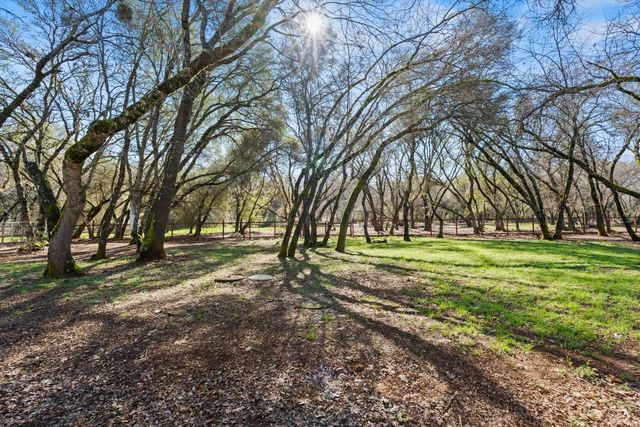 2661 Oak Lane Dr, Rescue, CA 95672