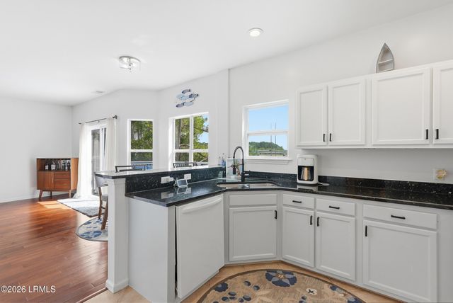 10 Pine Burr Road # 5, Hilton Head Island, SC 29926