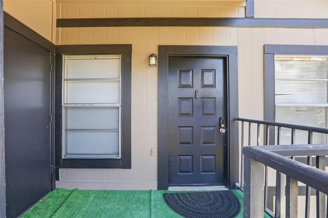 4004 NESTLE OAKS PLACE 203, Tampa, FL 33613