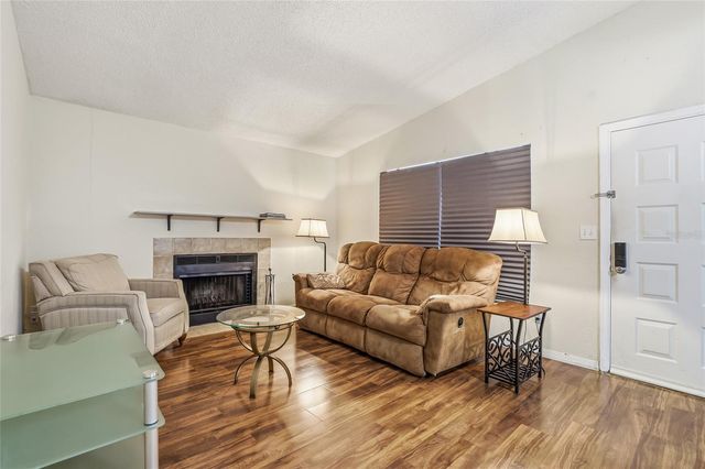 4004 NESTLE OAKS PLACE 203, Tampa, FL 33613