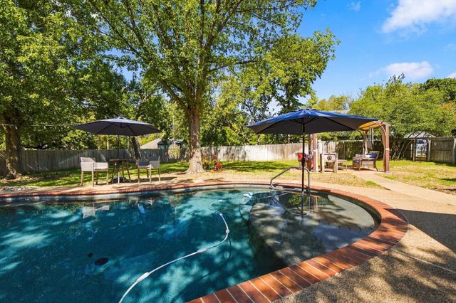 601 Cimarron Trail, Southlake, TX 76092