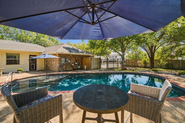 601 Cimarron Trail, Southlake, TX 76092
