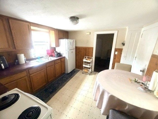 56 Harrison St, Leominster, MA 01453