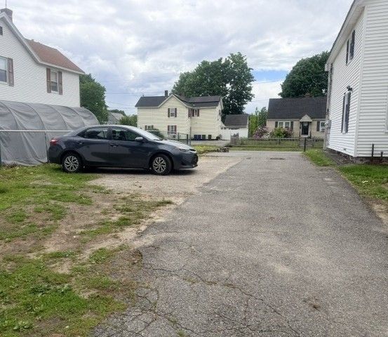56 Harrison St, Leominster, MA 01453