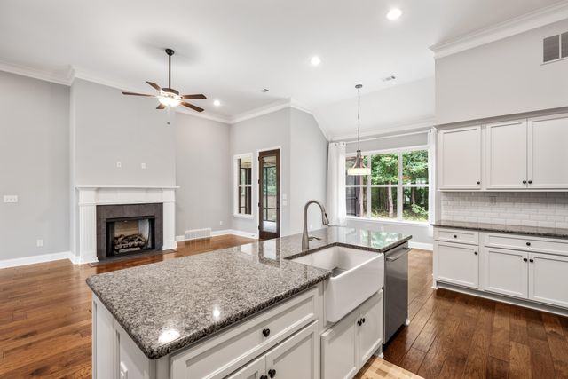 455 SAUNDERS CREEK CIR, Rossville, TN 38066