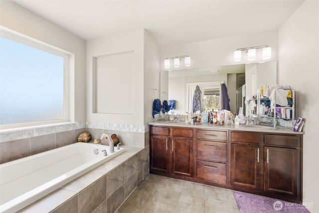 35703 20th Avenue SW, Federal Way, WA 98023