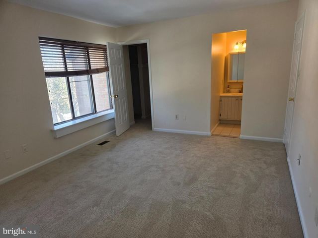 117 WOODGATE LN, Paoli, PA 19301