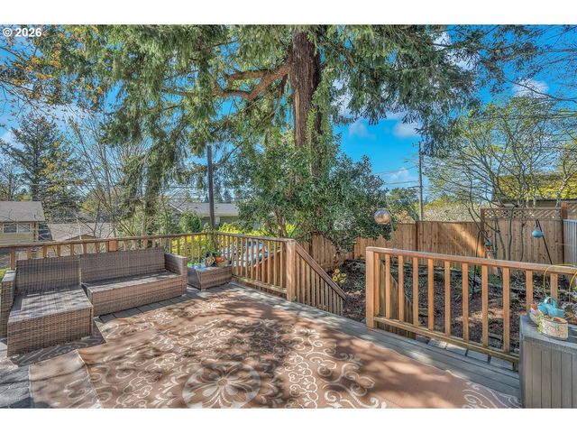 6231 Sw 18TH Dr, Portland, OR 97239