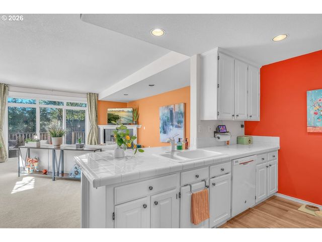 6231 Sw 18TH Dr, Portland, OR 97239