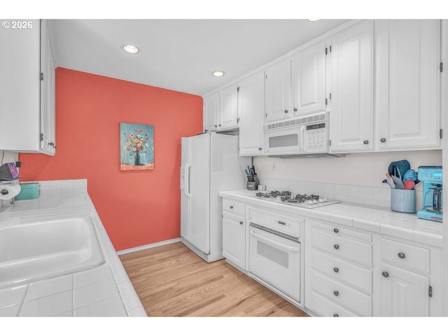 6231 Sw 18TH Dr, Portland, OR 97239