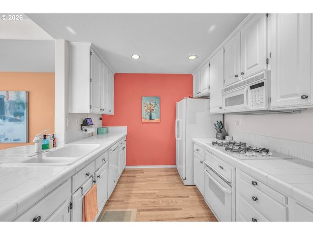 6231 Sw 18TH Dr, Portland, OR 97239