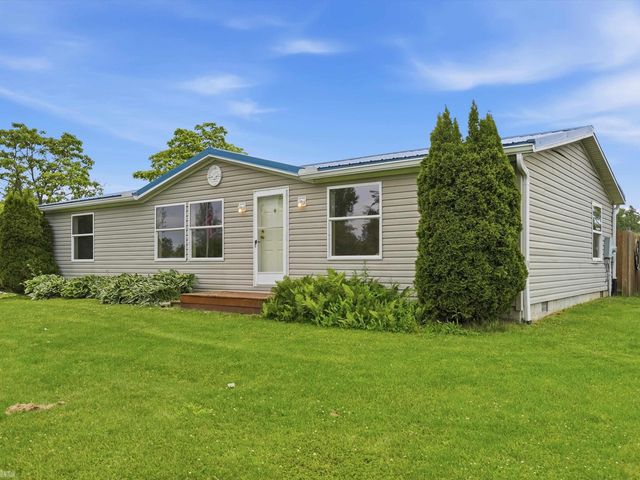 8137 Marquette Road, Wales Twp, MI 48027