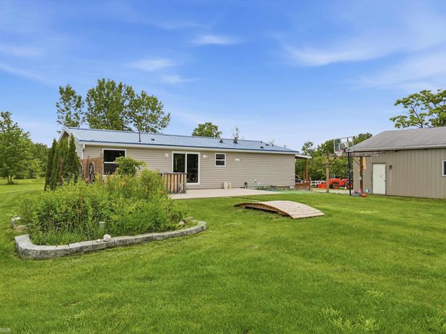 8137 Marquette Road, Wales Twp, MI 48027