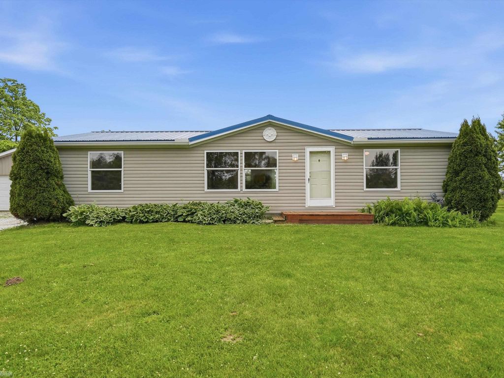 8137 Marquette Road, Wales Twp, MI 48027