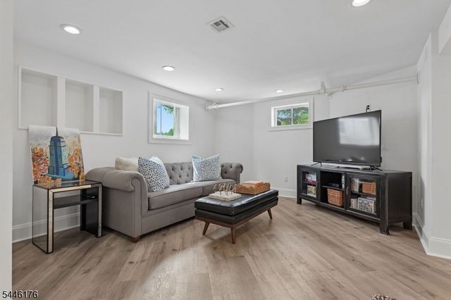 26 Mountain Ave, Summit City, NJ 07901