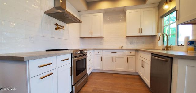 1301 W WINDRIFT Way, Gilbert, AZ 85233