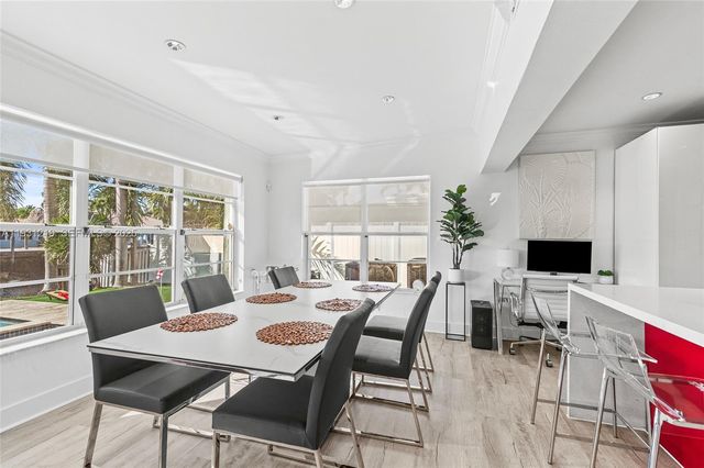 2207 NE 16th Ave, Wilton Manors, FL 33305