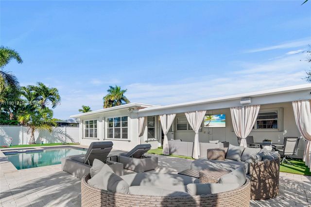 2207 NE 16th Ave, Wilton Manors, FL 33305