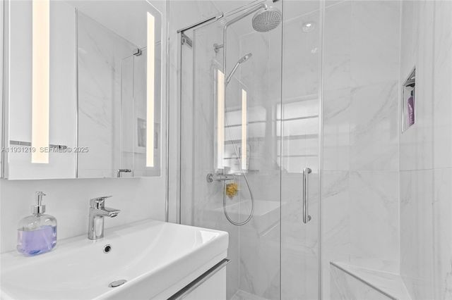 2207 NE 16th Ave, Wilton Manors, FL 33305