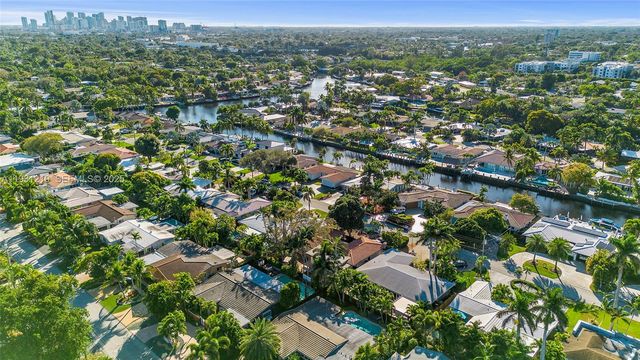 2207 NE 16th Ave, Wilton Manors, FL 33305