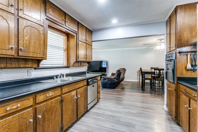 1904 Windlea Drive, Euless, TX 76040