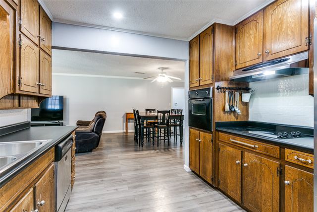 1904 Windlea Drive, Euless, TX 76040