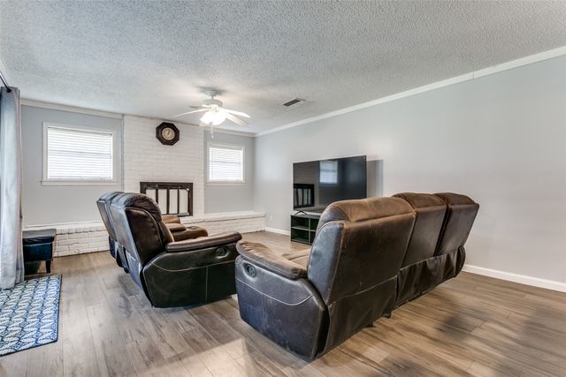 1904 Windlea Drive, Euless, TX 76040