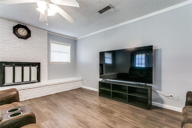 1904 Windlea Drive, Euless, TX 76040