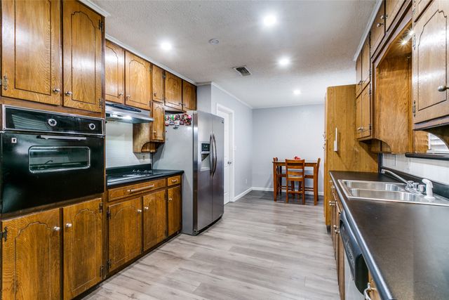 1904 Windlea Drive, Euless, TX 76040