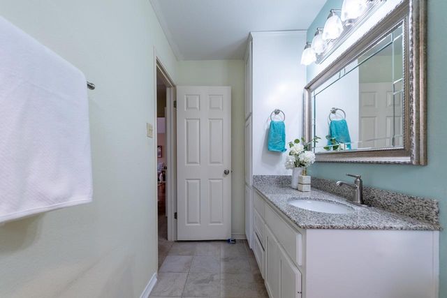 416 Village LN, Buda, TX 78610