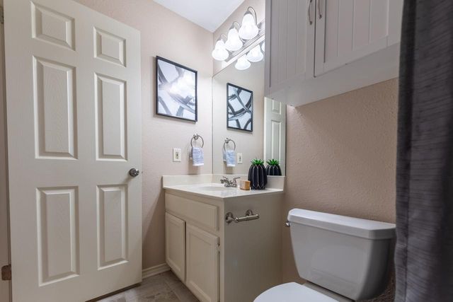 416 Village LN, Buda, TX 78610