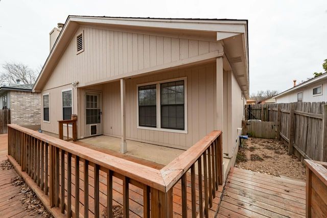 416 Village LN, Buda, TX 78610